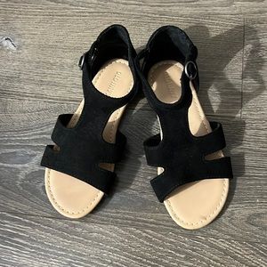 Old Navy little girl sandals size 11